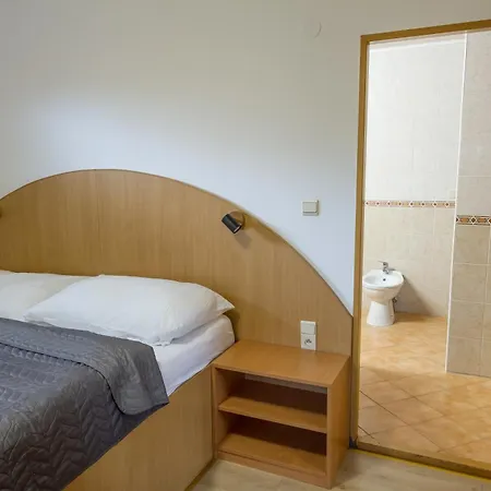 Tereza & Free Parking